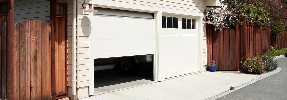 Repair Garage Door Won't Close Light Blinks in Jacksonville, Florida